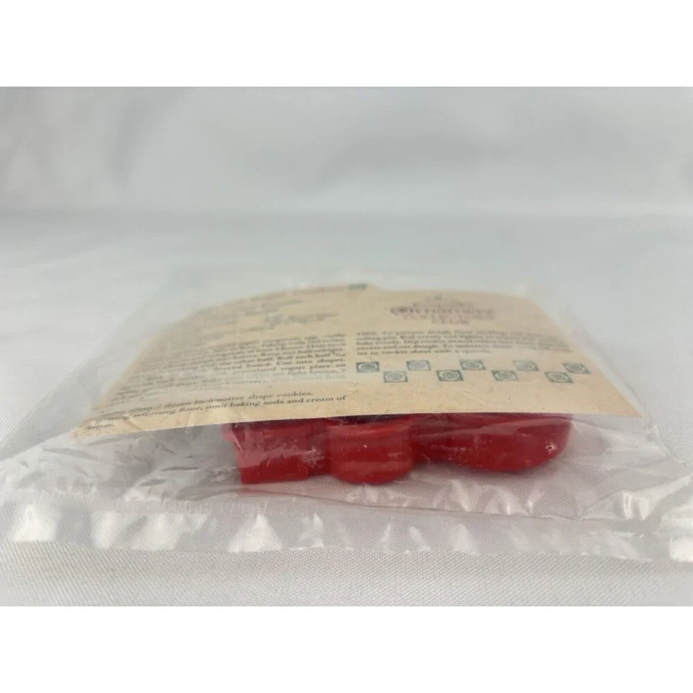 Hallmark Keepsake Ornament‎ Collectors Club Train Sugar Cookie Cutter and Recipe